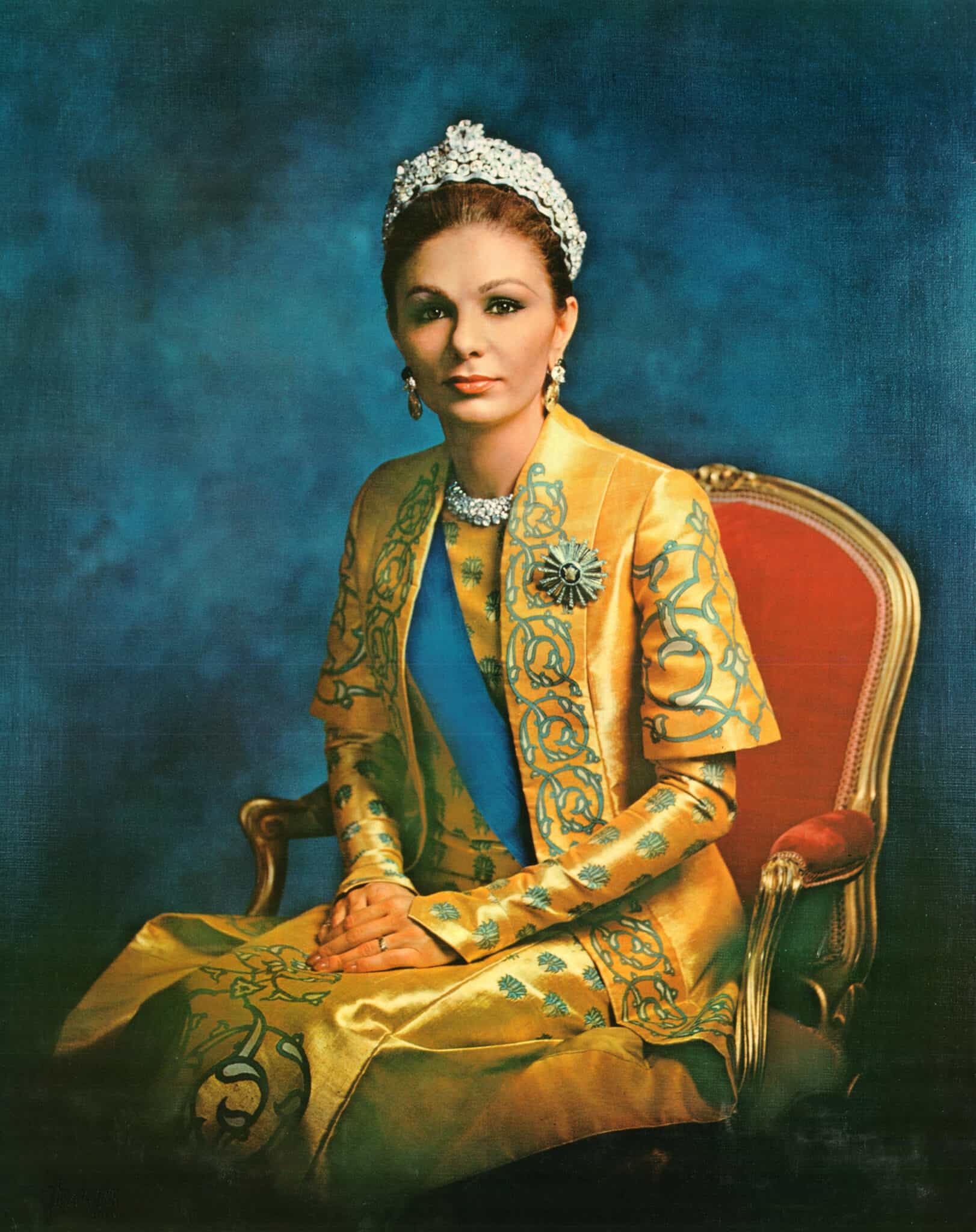 Farah Pahlavi Vermögen | Privatvermögen der iranischen Kaiserin